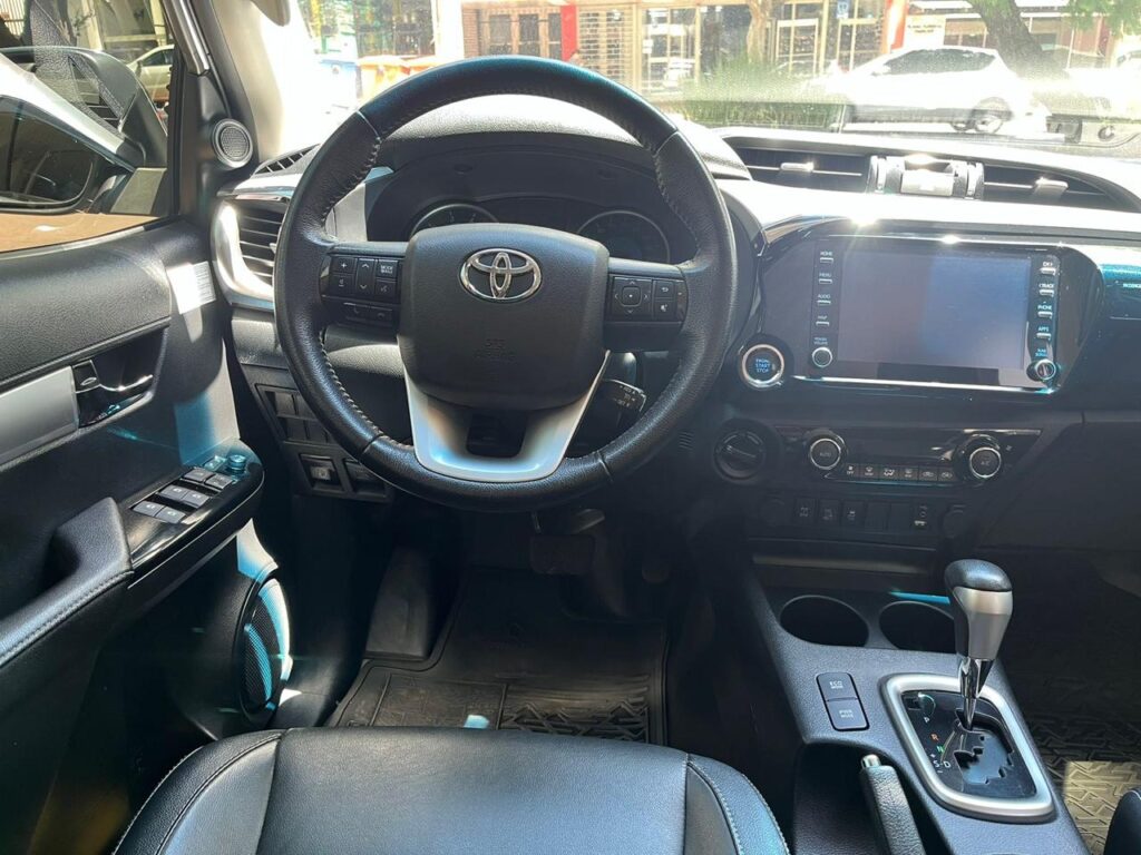 TOYOTA HILUX SRV