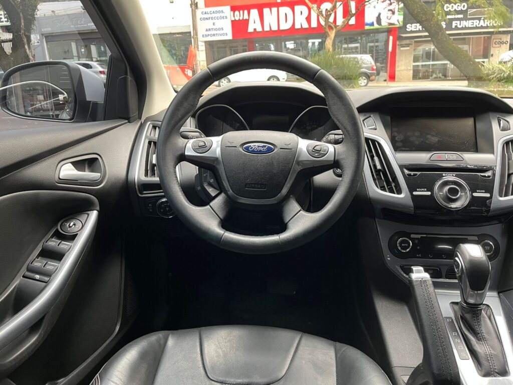 FORD FOCUS TITANIUM