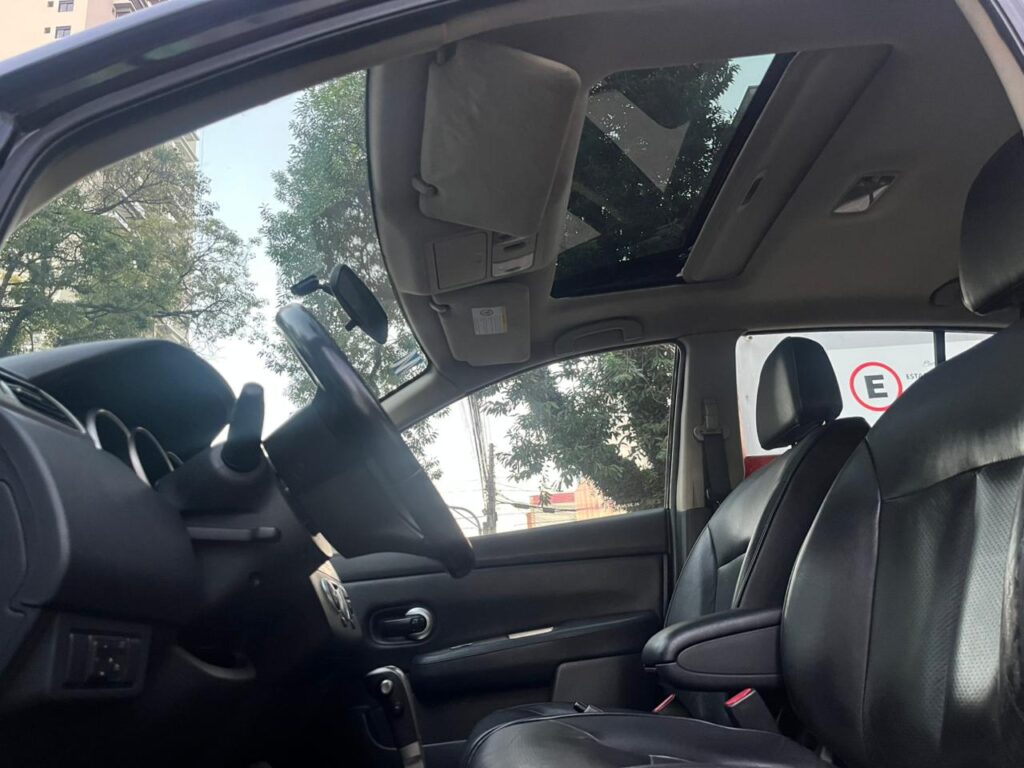 NISSAN TIIDA SL 1.8 AUT