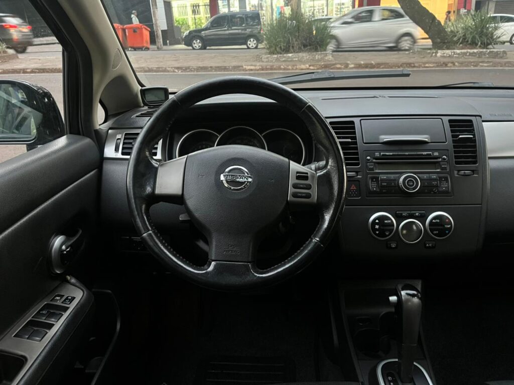 NISSAN TIIDA SL 1.8 AUT